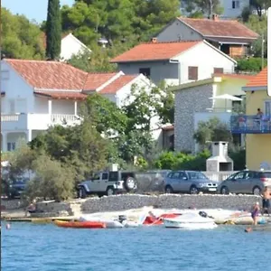 https://apartments-villa-iva-alla.hotels-in-trogir.com